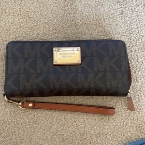 Michael Kors Wristlet Wallet